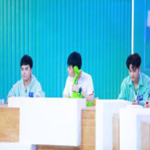 《哥哥别闹啦》陈赫肩扛双恐龙 玩心大发爱不释手