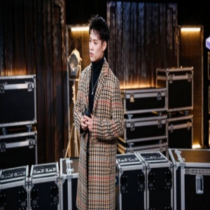 董又霖现身《中国音乐公告牌》 首次打歌《一个人去巴黎》