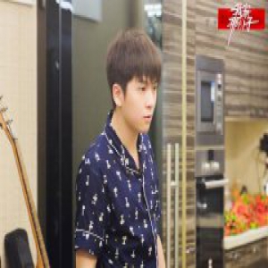 武艺《那小子》曝理想型 赞沈月可爱亲民