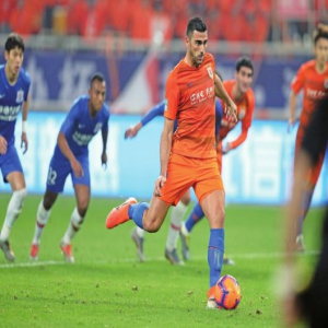 奇阵零封申花 霄鹏仍不满意 12月6日：鲁沪决战上海虹口足球场