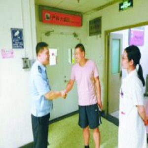 一产妇突发大出血 晚高峰警车飞驰取来“熊猫血”