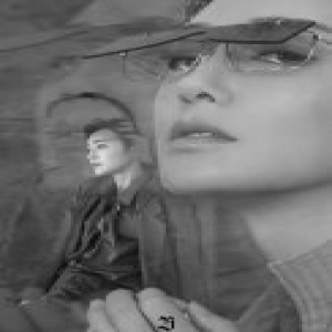 “富察皇后”别样蜕变 秦岚西装湿发变身攻气女王