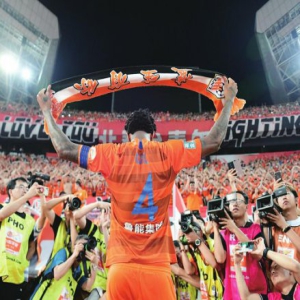 吉尔告别难说再见！李霄鹏确认吉尔返回巴西 赛后深情告别鲁能球迷