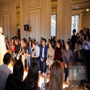 王媛可米兰秀场展优雅 网友：想在纯妃的锁骨里游泳