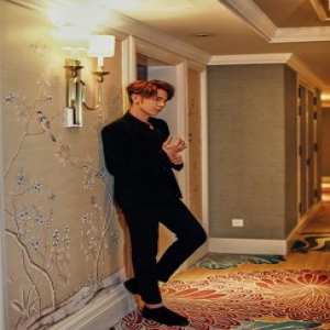 汪东城酷帅亮相时装周 网友大赞“黑马王子超有型”