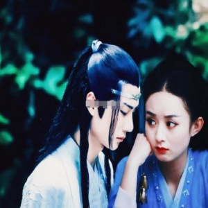 吻戏曝光？疑《有匪》拍摄现场曝光 赵丽颖王一博绿幕前拥吻