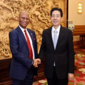 郭声琨会见南非首席大法官莫洪恩