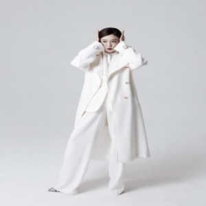 秦岚时尚封面大片 简约帅气从容自信