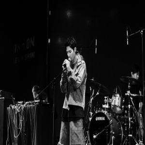 申凯文完美结合中西音乐 带来纯粹听觉享受