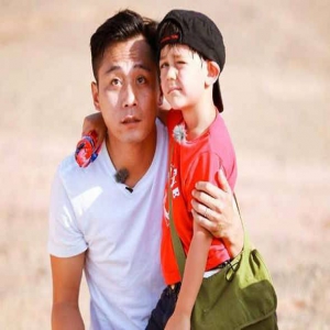 刘烨为儿子庆生不忘给妈妈拍条MV