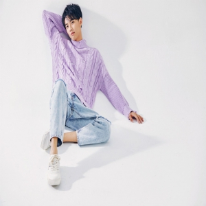 周峻纬初冬写真 气质干净笑容暖