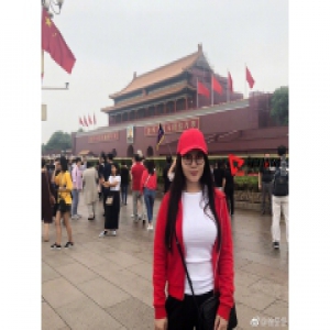 徐冬冬全素颜游北京 爬长城逛故宫犹如初来大学生