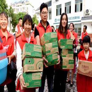 江苏仪征：义工敬老迎中秋