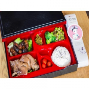 《延禧攻略》剧组盒饭 大猪蹄子款邀您来拍摄地体验