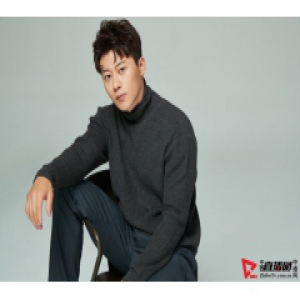 季东燃秋日写真首发 时尚感满分展暖男本色