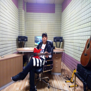 吴艺新歌《表白》上线 三十年幕后制作首度献声