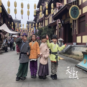 《天醒之路》横店拍摄中 片场爆亮点塑造乐模星童星人物