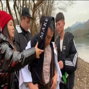 释小龙为拍戏冬日跳冷水 网友赞叹太敬业