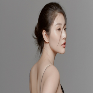 徐冬冬素颜回眸身姿勾魂 衣带小开秀纤细美背