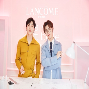 男团成员秦奋、韩沐伯香派对 各抒美丽人生观