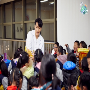 吴尊《最美的时光》交换父母 化身神奇魔术师玩火孩子缘爆棚