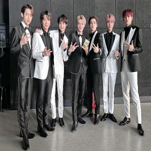 威神V荣获MAMA“FAVORITE ASIAN ARTIST”奖