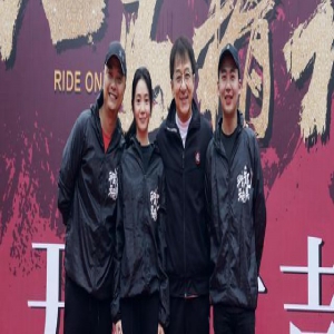 电影《龙马精神》开机，成龙、刘浩存、郭麒麟主演