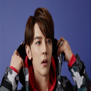 汪东城深秋写真曝光 冷暖风格混搭气质满满