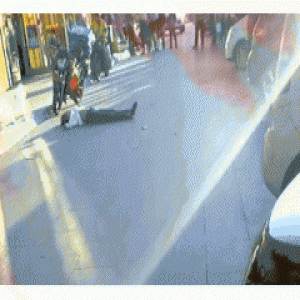 延吉大学城一女子坠楼 急救人员确认已无生命体征