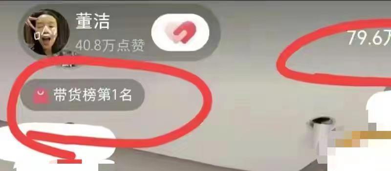 43岁董洁街头被偶遇！手冒青筋腿比胳膊细，弓腰驼背瘦成大头娃娃(图12)