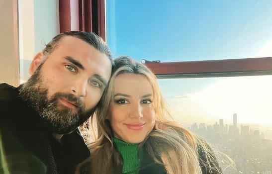 凯奇长子公然喊穷，称父亲每个月只给5.2万，前妻却想拿走一大半(图7)