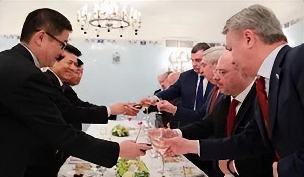 基辛格称乌克兰加入北约符合俄乌双方利益，外交部：乌不应成大国对抗前沿 