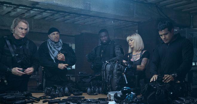 《敢死队4》发布首支预告 老牌动作影星再次集结(图4)