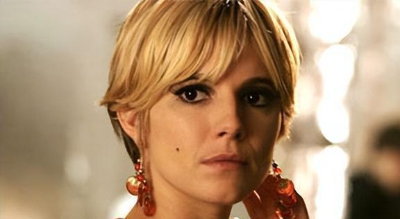 电影《纵情女郎》中自由意识的觉醒是重要的主题，表现在哪方面？(图10)