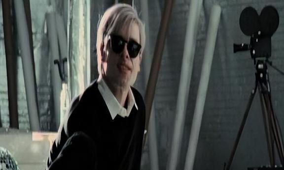 电影《纵情女郎》中自由意识的觉醒是重要的主题，表现在哪方面？(图12)