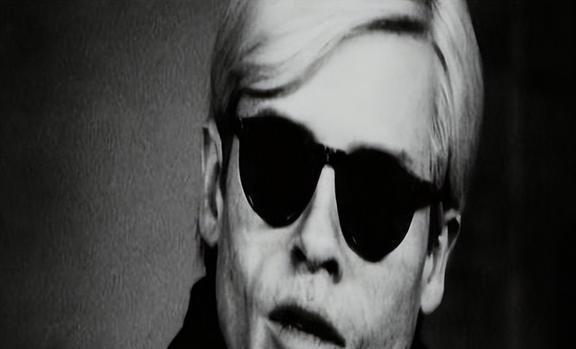 电影《纵情女郎》中自由意识的觉醒是重要的主题，表现在哪方面？(图14)